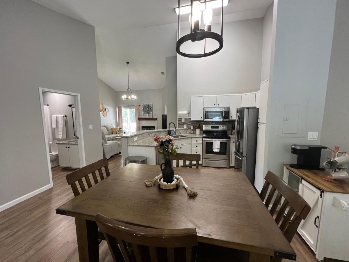 Mid City Condo Хантсвилл Экстерьер фото